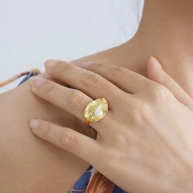 Anillo Ajustable Hoja Perla Natural Baño de Oro 18k