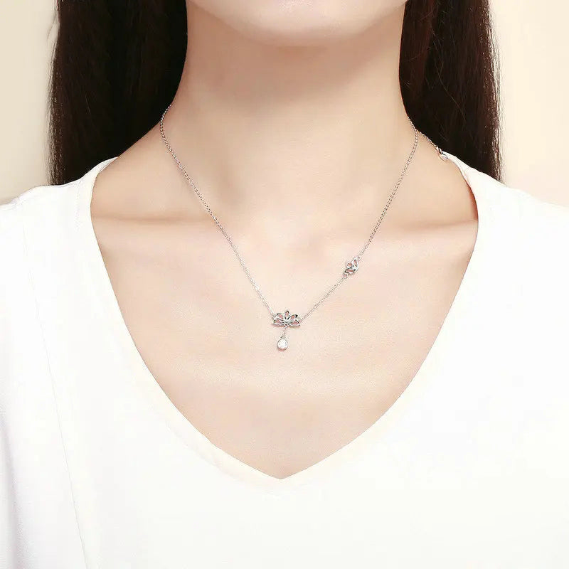 Collar con Colgante de Flor de Loto