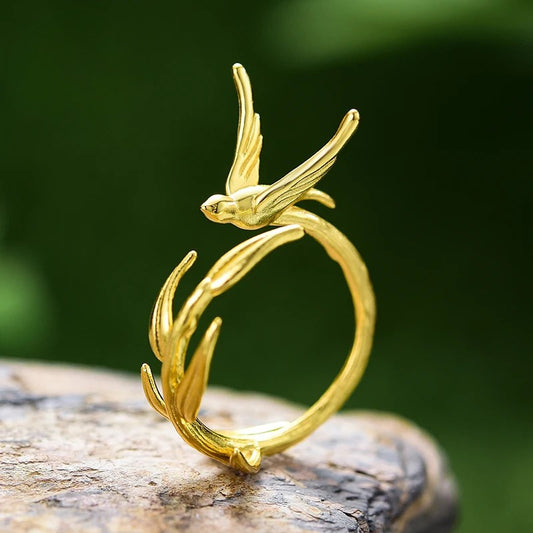 Anillo Ajustable Golondrina y Sauce Baño de Oro de 18K