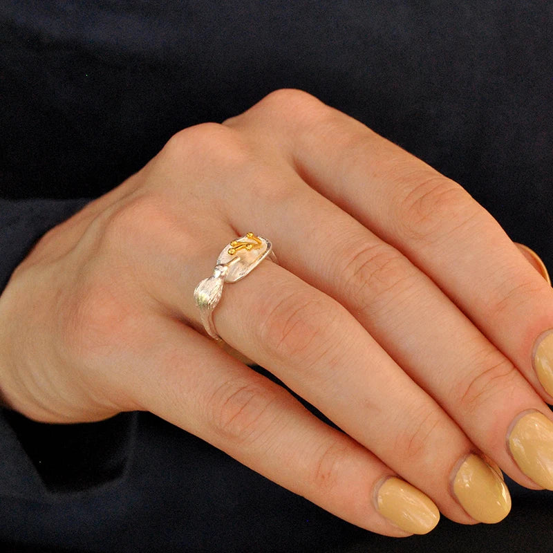 Anillo Ajustable Ave sobre Flor