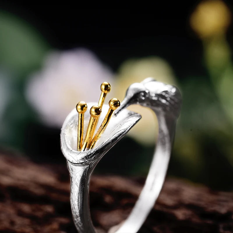 Anillo Ajustable Ave sobre Flor