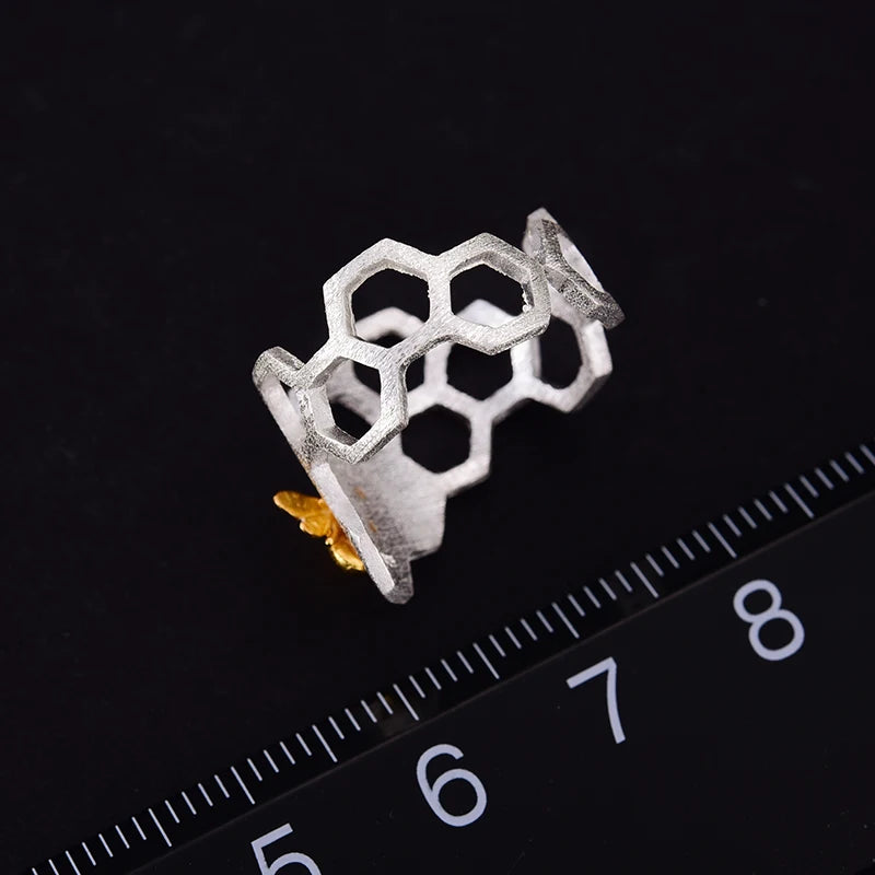 Anillo Ajustable Panal y Baño de Oro 18k