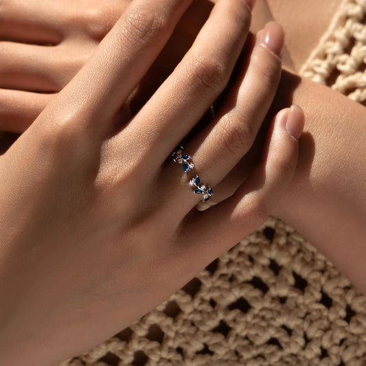 Anillo Ajustable Hojas de Zircón Azul