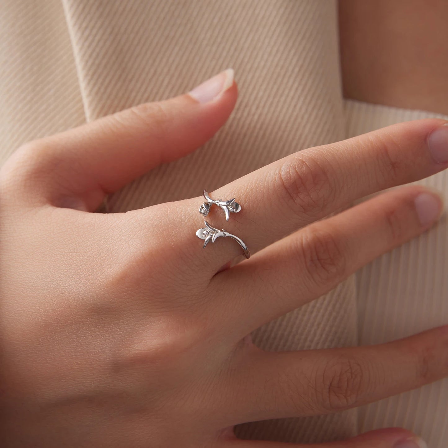 Anillo Ajustable Flores de Plata