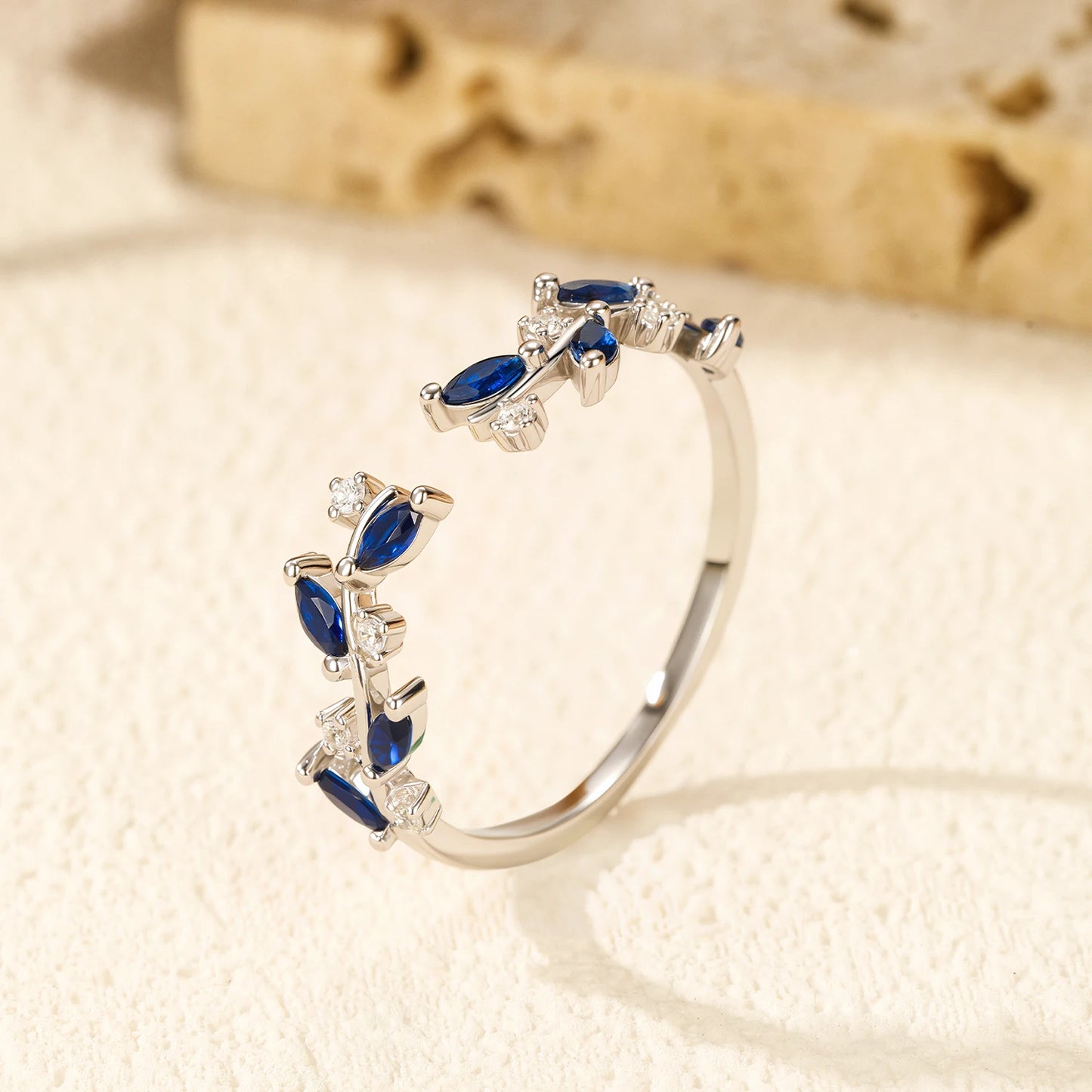 Anillo Ajustable Hojas de Zircón Azul