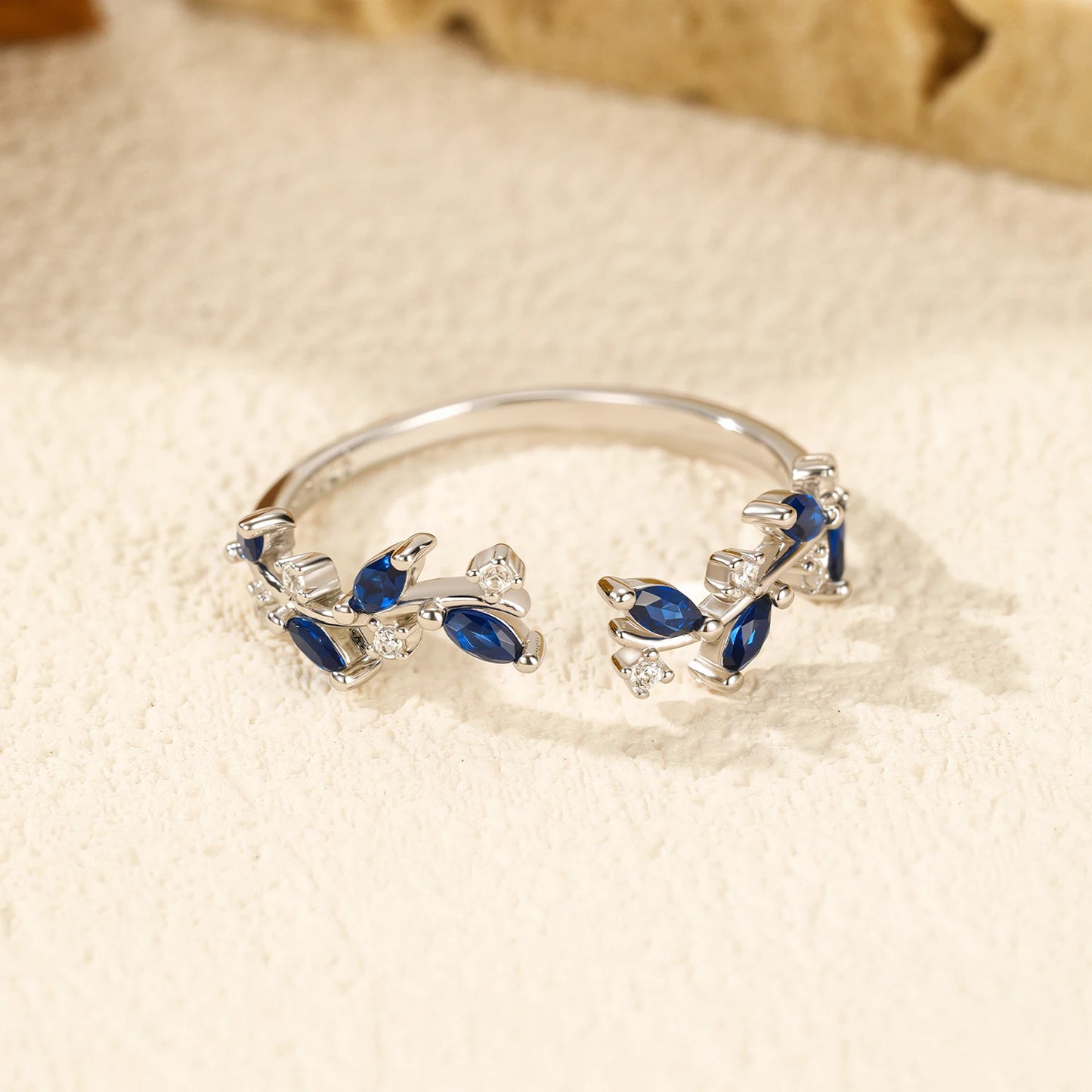 Anillo Ajustable Hojas de Zircón Azul