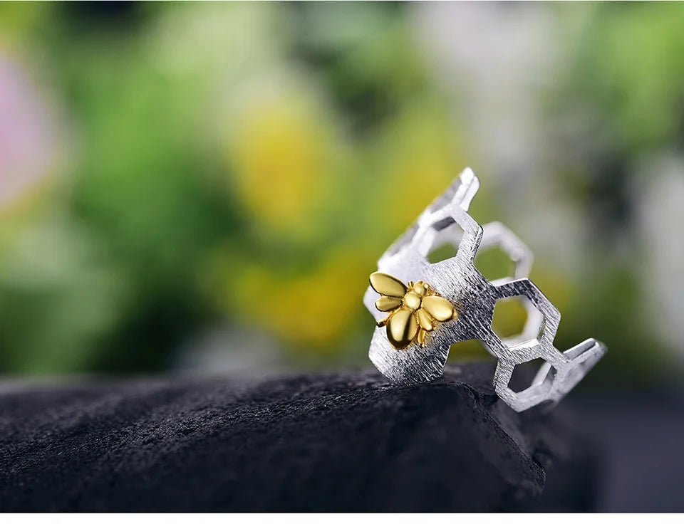 Anillo Ajustable Panal y Baño de Oro 18k