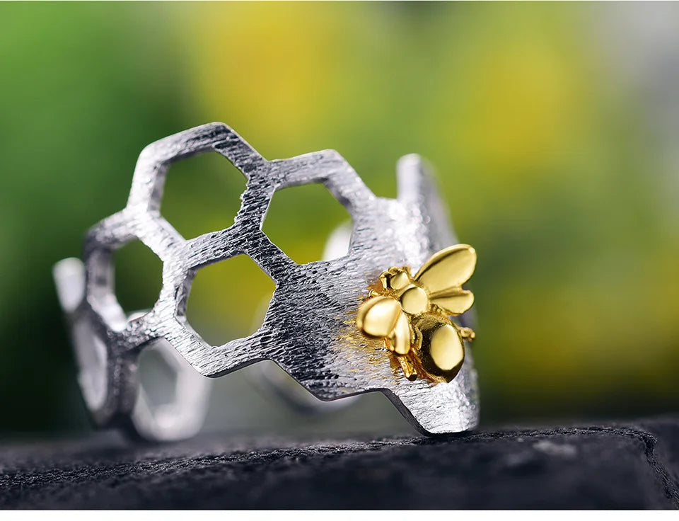 Anillo Ajustable Panal y Baño de Oro 18k
