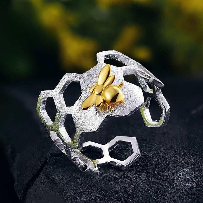 Anillo Ajustable Panal y Baño de Oro 18k